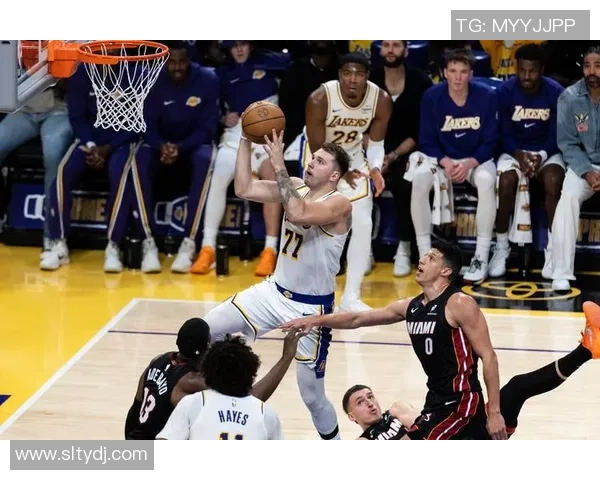 湖人对决热火精彩转播全程回顾与赛后分析尽在此处