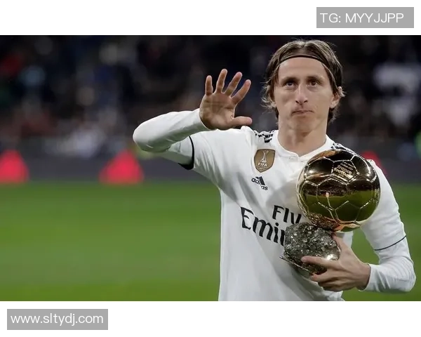 莫德里奇:足球场上的艺术家与传奇中场的辉煌岁月 莫德里奇:足球场上的艺术家与传奇中场的辉煌岁月